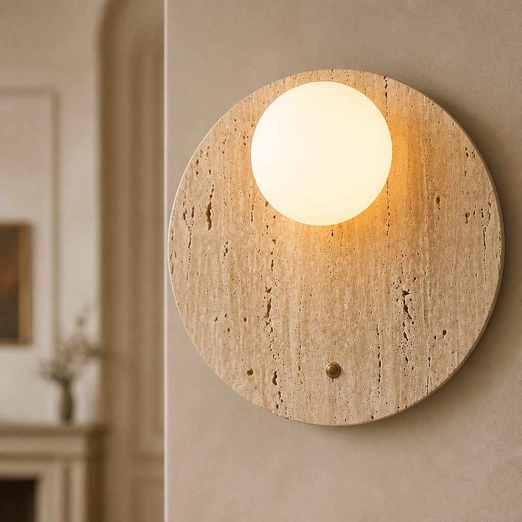 Applique murale en travertin avec globe en verre